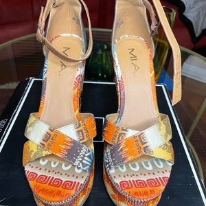 Cute Mayan wedges by MIA